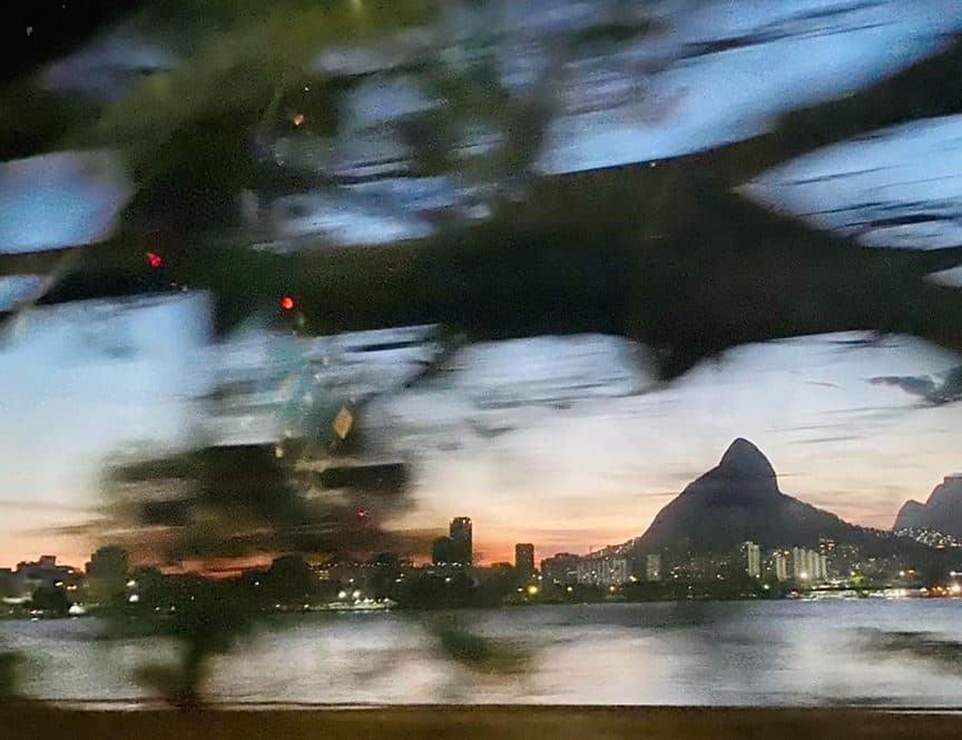 Lagoa ao anoitecer, em movimento